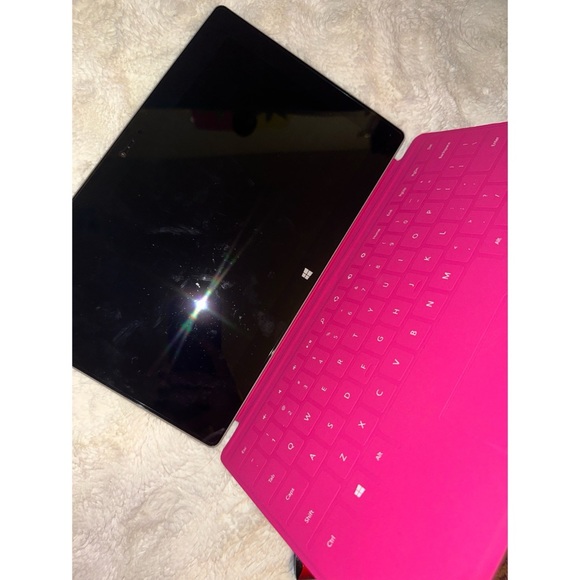 Microsoft Surface 2 RT (32GB) & Touch Keyboard 💖 - Picture 10 of 17